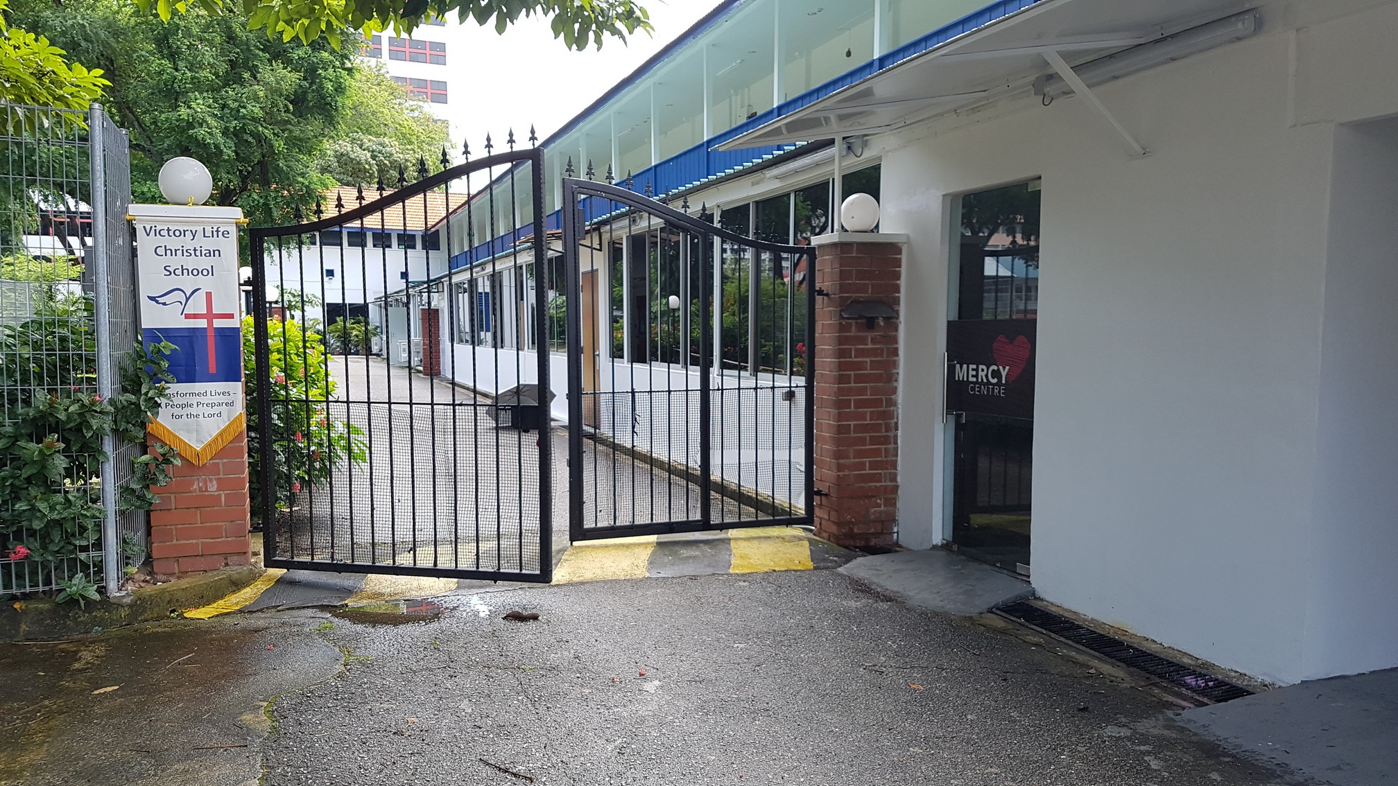 05. School Entrance 05. School Entrance