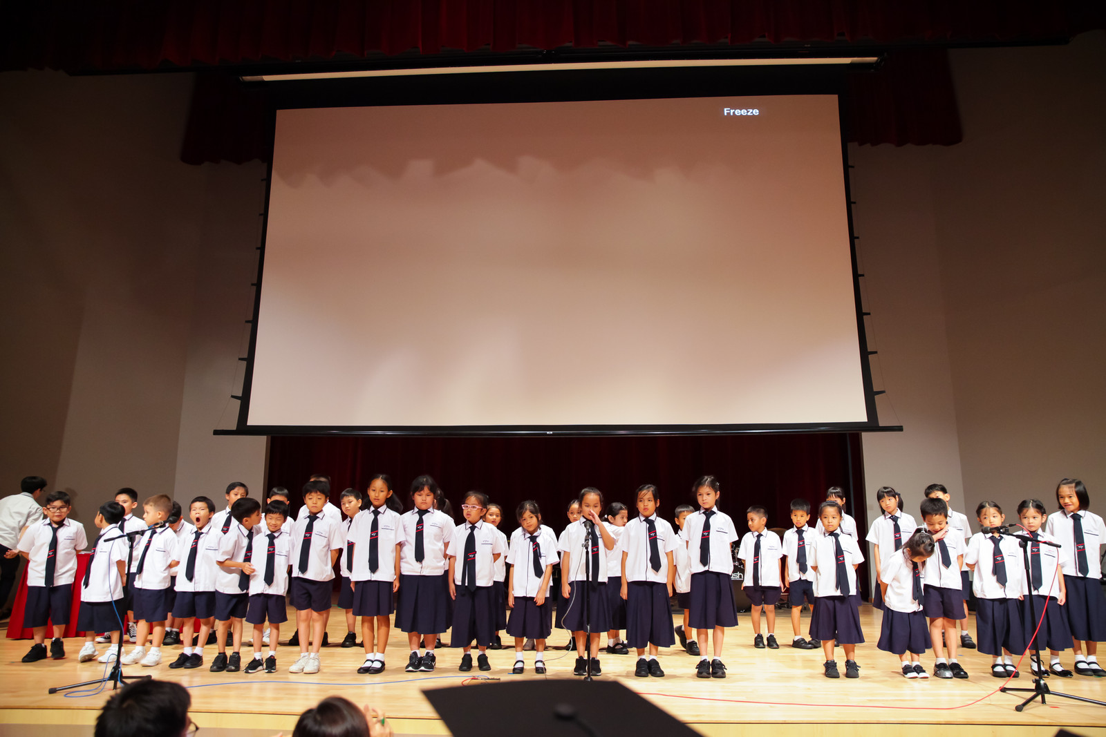 VLCS_Grad_2017_116.jpg VLCS_Grad_2017_116.jpg